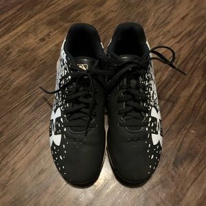 Boys size 3 baseball cleats